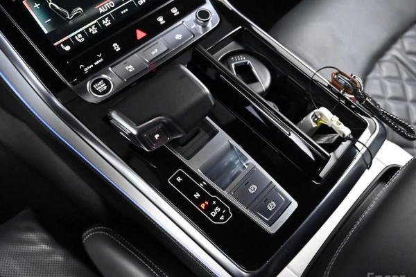 2023 Audi Q8 с пробегом 17 540 км