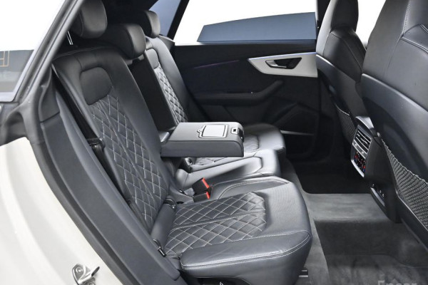 2023 Audi Q8 с пробегом 17 540 км