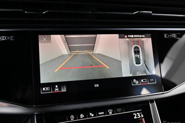 2023 Audi Q8 с пробегом 17 540 км