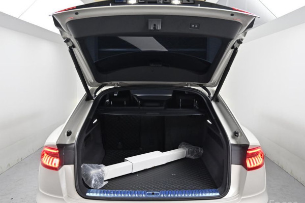 2023 Audi Q8 с пробегом 17 540 км