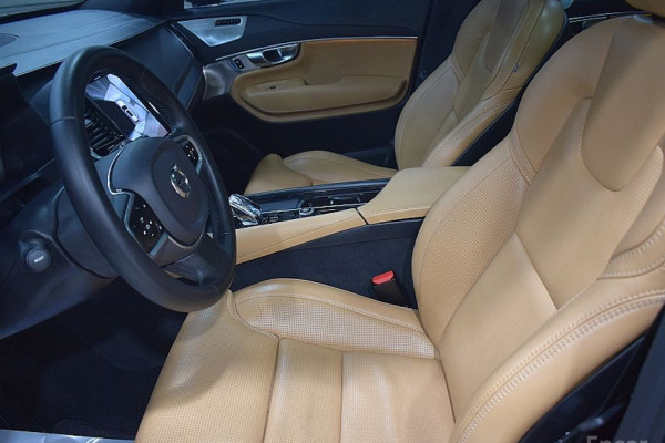 2022 Volvo XC90 с пробегом 66 039 км