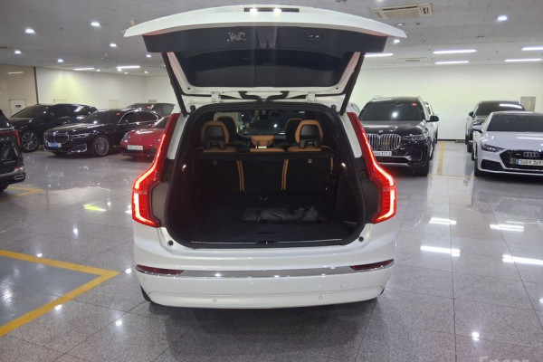 2023 Volvo XC90 с пробегом 56 090 км