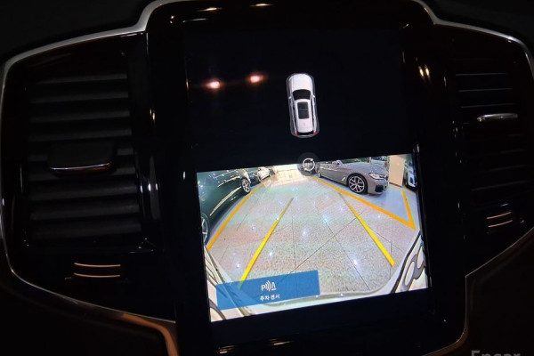 2023 Volvo XC90 с пробегом 56 090 км