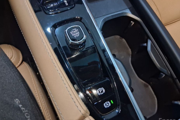 2023 Volvo XC90 с пробегом 56 090 км