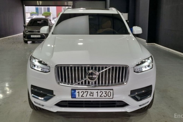 2023 Volvo XC90 с пробегом 42 817 км