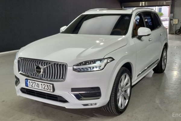 2023 Volvo XC90 с пробегом 42 817 км