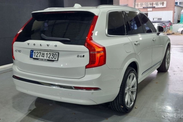 2023 Volvo XC90 с пробегом 42 817 км