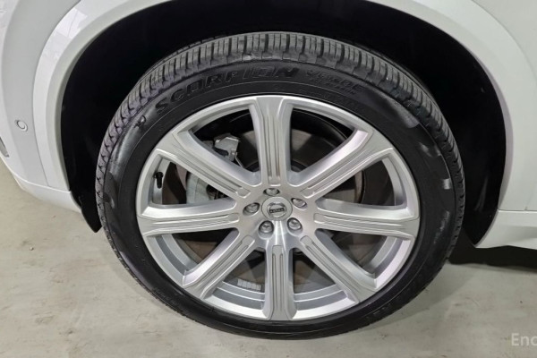 2023 Volvo XC90 с пробегом 42 817 км