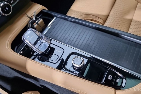 2023 Volvo XC90 с пробегом 42 817 км