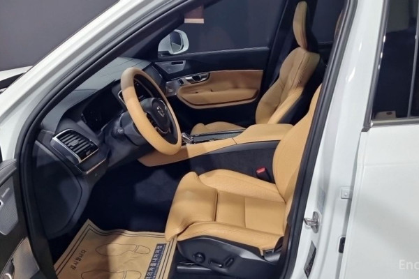 2023 Volvo XC90 с пробегом 42 817 км