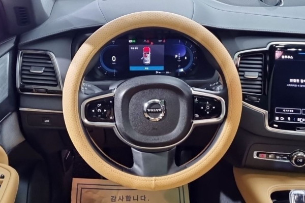 2023 Volvo XC90 с пробегом 42 817 км