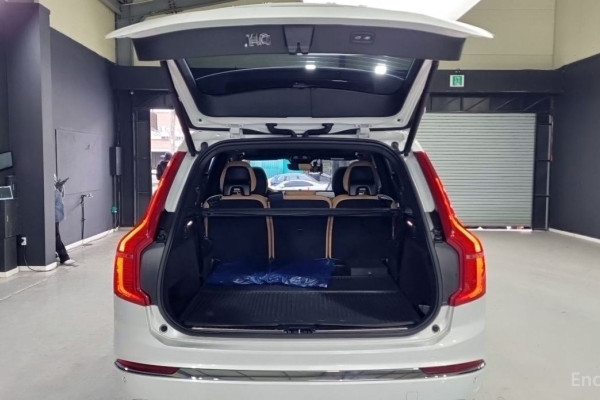 2023 Volvo XC90 с пробегом 42 817 км