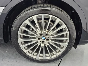 2022 BMW X7 с пробегом 19 604 км