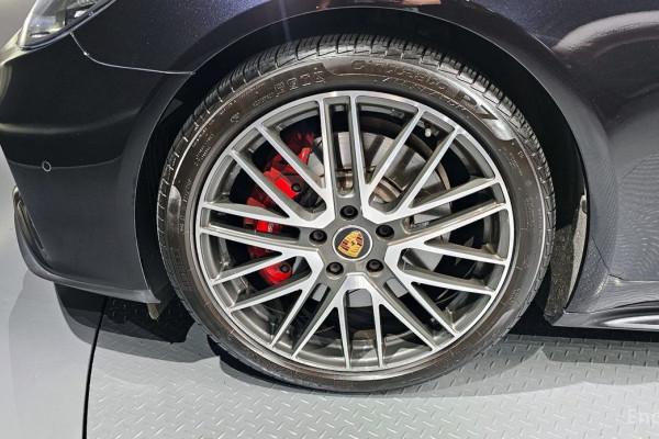 2022 Porsche Panamera с пробегом 27 331 км