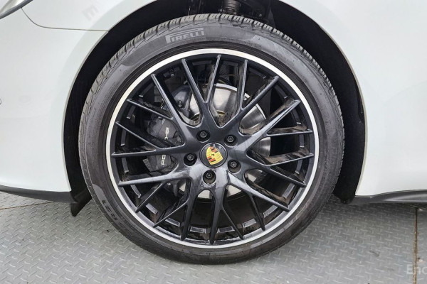 2023 Porsche Panamera с пробегом 17 801 км