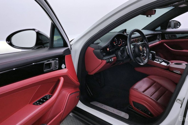 2023 Porsche Panamera с пробегом 17 801 км