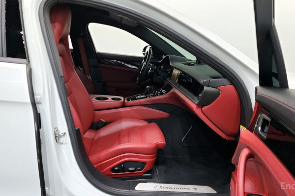 2023 Porsche Panamera с пробегом 17 801 км