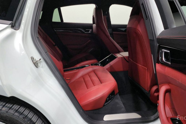 2023 Porsche Panamera с пробегом 17 801 км