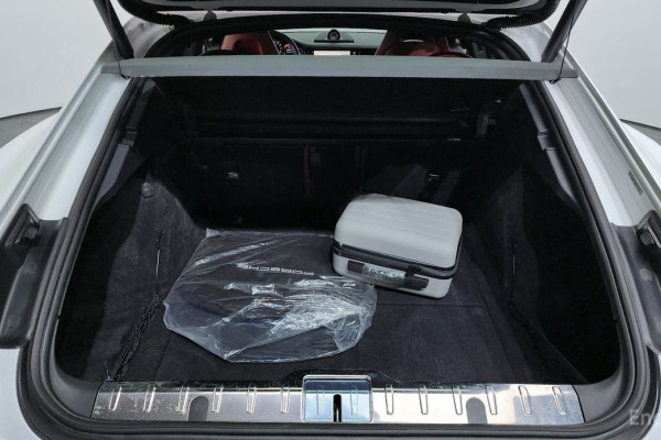 2023 Porsche Panamera с пробегом 17 801 км