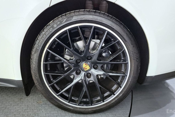 2023 Porsche Panamera с пробегом 17 801 км
