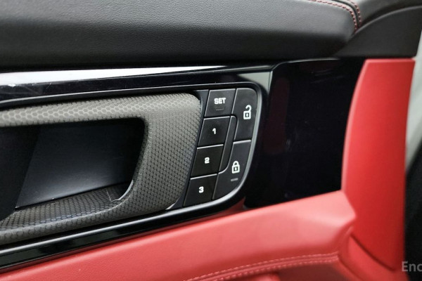 2023 Porsche Panamera с пробегом 17 801 км