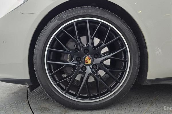 2023 Porsche Panamera с пробегом 19 092 км