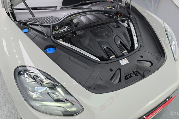 2023 Porsche Panamera с пробегом 19 092 км