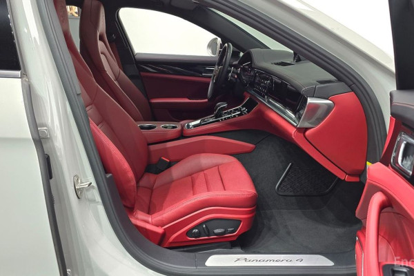 2023 Porsche Panamera с пробегом 19 092 км