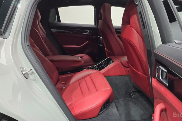 2023 Porsche Panamera с пробегом 19 092 км