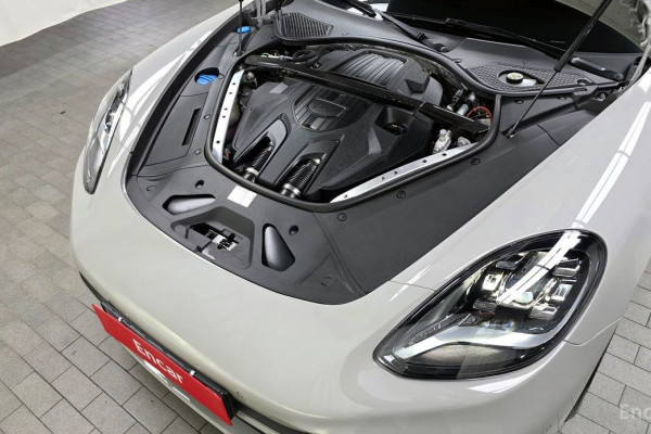 2023 Porsche Panamera с пробегом 16 550 км
