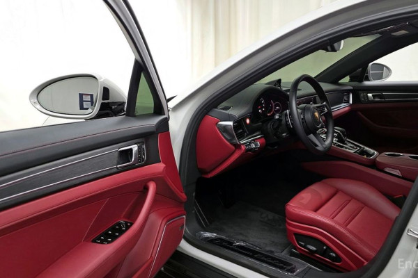 2023 Porsche Panamera с пробегом 16 550 км