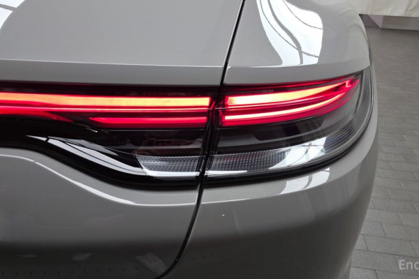 2023 Porsche Panamera с пробегом 16 550 км