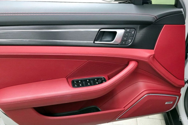 2023 Porsche Panamera с пробегом 16 550 км