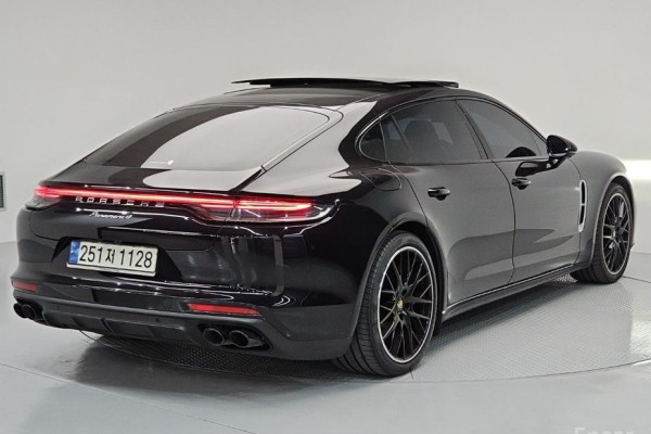 2022 Porsche Panamera с пробегом 60 488 км