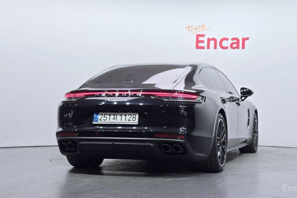 2022 Porsche Panamera с пробегом 60 628 км
