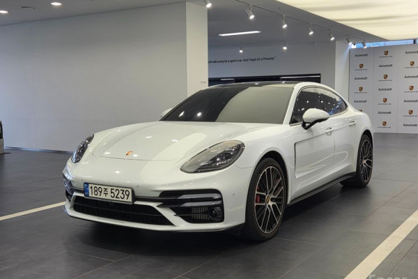 2022 Porsche Panamera с пробегом 18 100 км