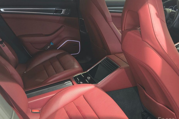 2022 Porsche Panamera с пробегом 18 100 км