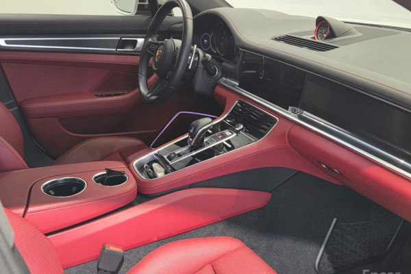 2022 Porsche Panamera с пробегом 18 100 км