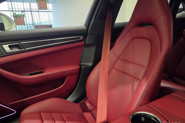 2022 Porsche Panamera с пробегом 18 100 км