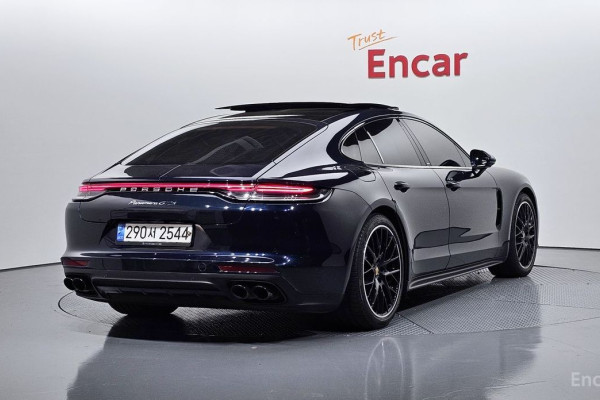 2022 Porsche Panamera с пробегом 19 710 км
