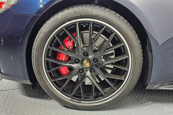 2022 Porsche Panamera с пробегом 19 710 км