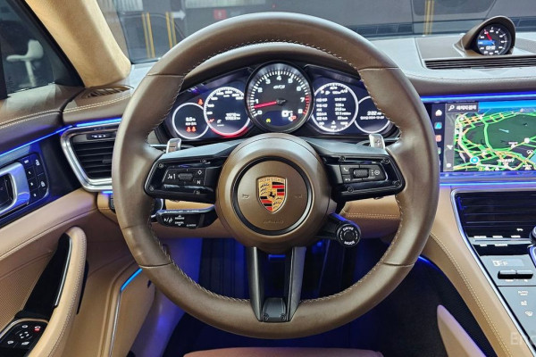 2022 Porsche Panamera с пробегом 19 710 км