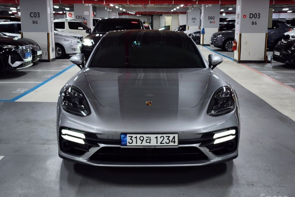 2021 Porsche Panamera с пробегом 48 208 км