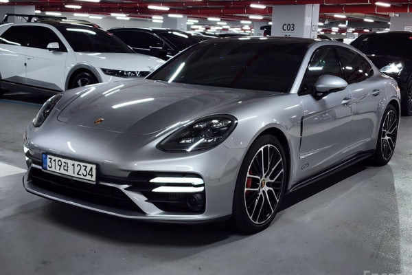 2021 Porsche Panamera с пробегом 48 208 км