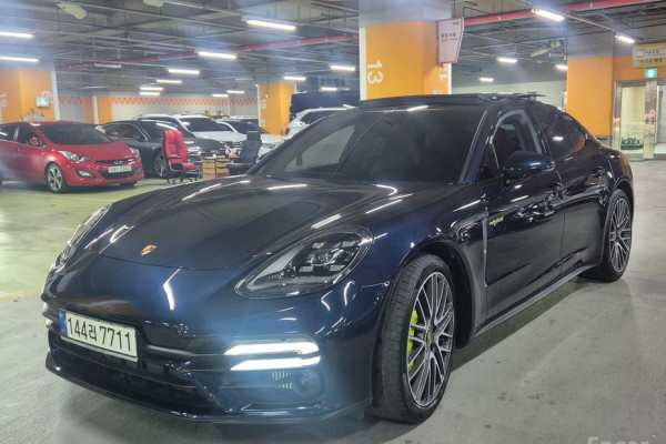 2023 Porsche Panamera с пробегом 43 724 км