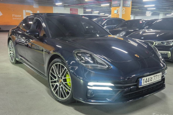 2023 Porsche Panamera с пробегом 43 724 км