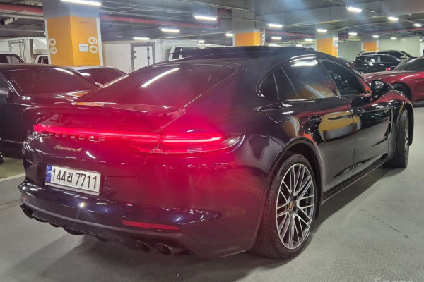2023 Porsche Panamera с пробегом 43 724 км