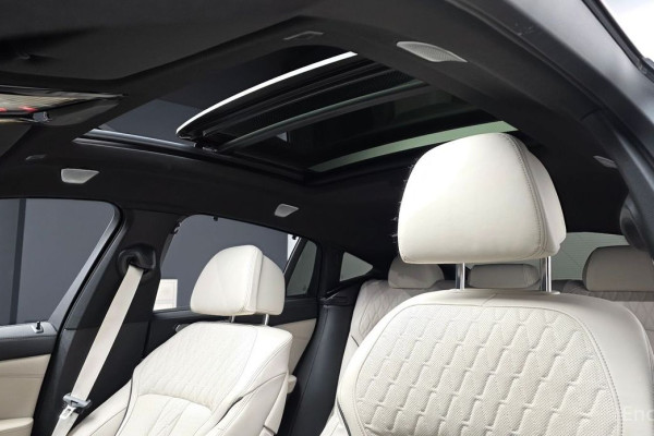 2022 BMW X6 с пробегом 14 202 км