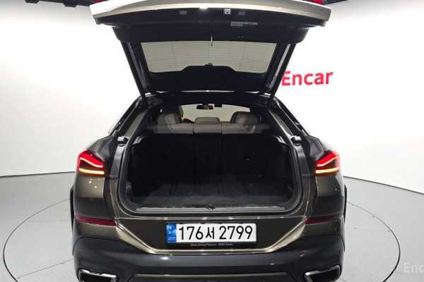 2022 BMW X6 с пробегом 14 202 км