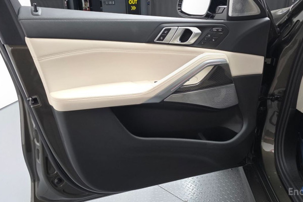 2022 BMW X6 с пробегом 14 202 км